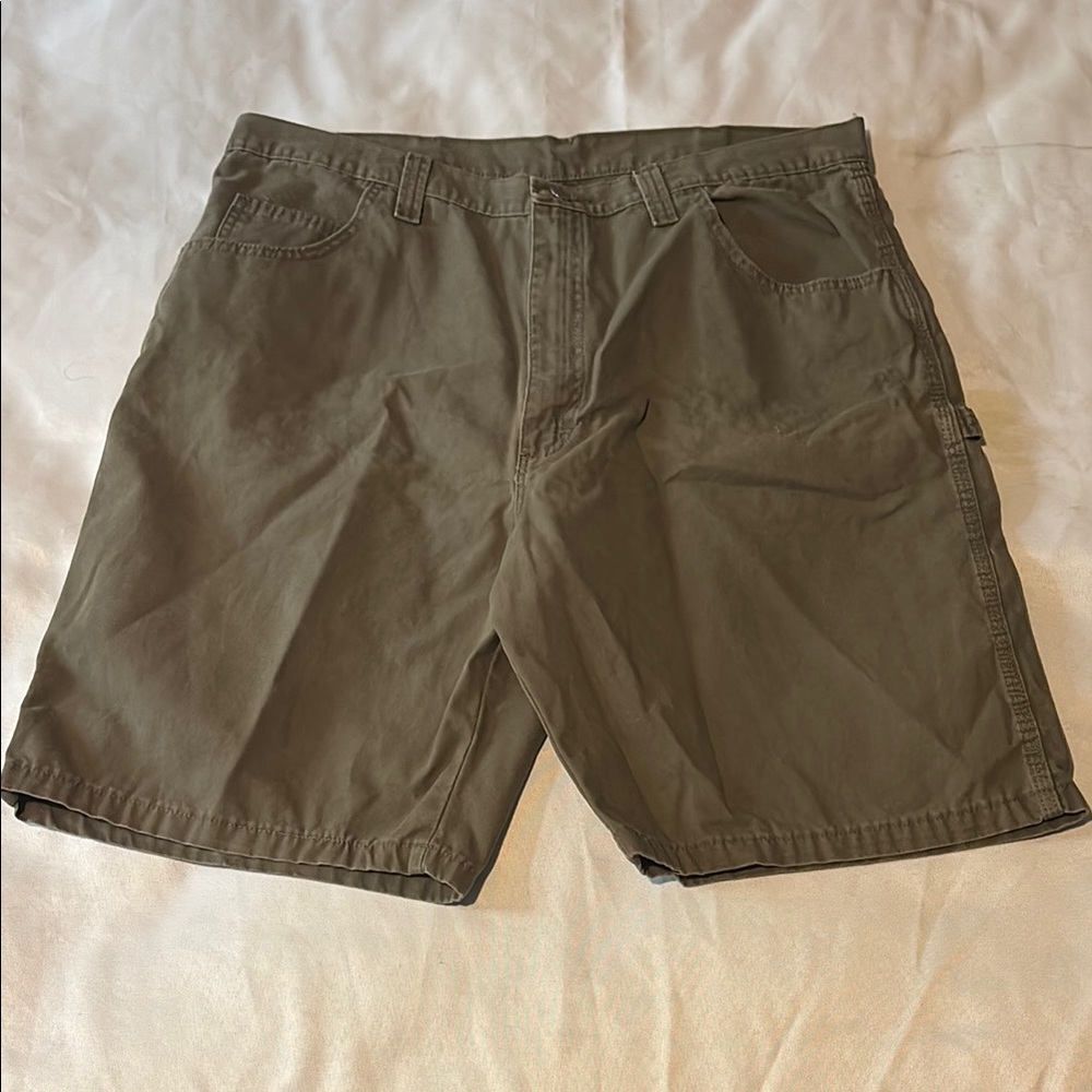 Wrangler Men's Cargo Shorts in Khaki Green